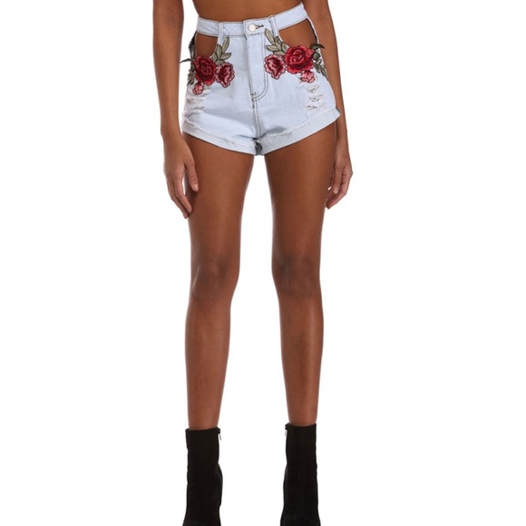 🌺 High Waist Flower embroidered shorts 🌺 - Picture 3 of 8